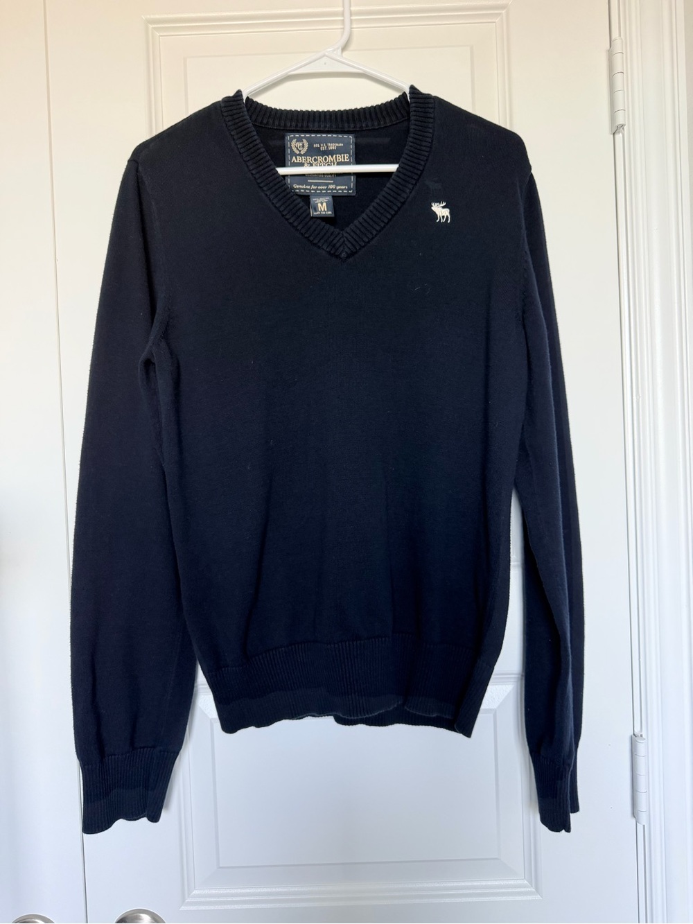 Abercrombie & Fitch Men's Black V-Neck Sweater